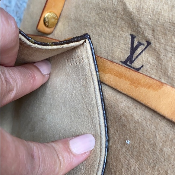 Authenticated Louis Vuitton Florentine bag - Picture 13 of 13